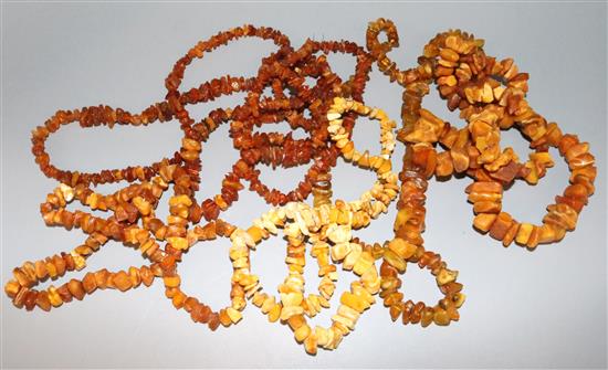 5 x amber necklaces(-)